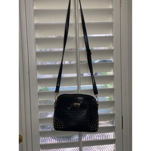 🌸 5 for $25! 🌸 Black & Gold detail Crossbody bag